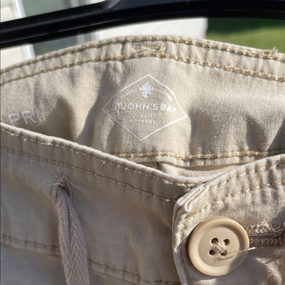 St. John's Bay Light Beige Cargo Capris - Picture 3 of 3